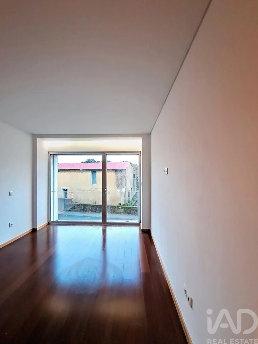 Apartamento T2 para Arrendamento em Silvalde Foto 14