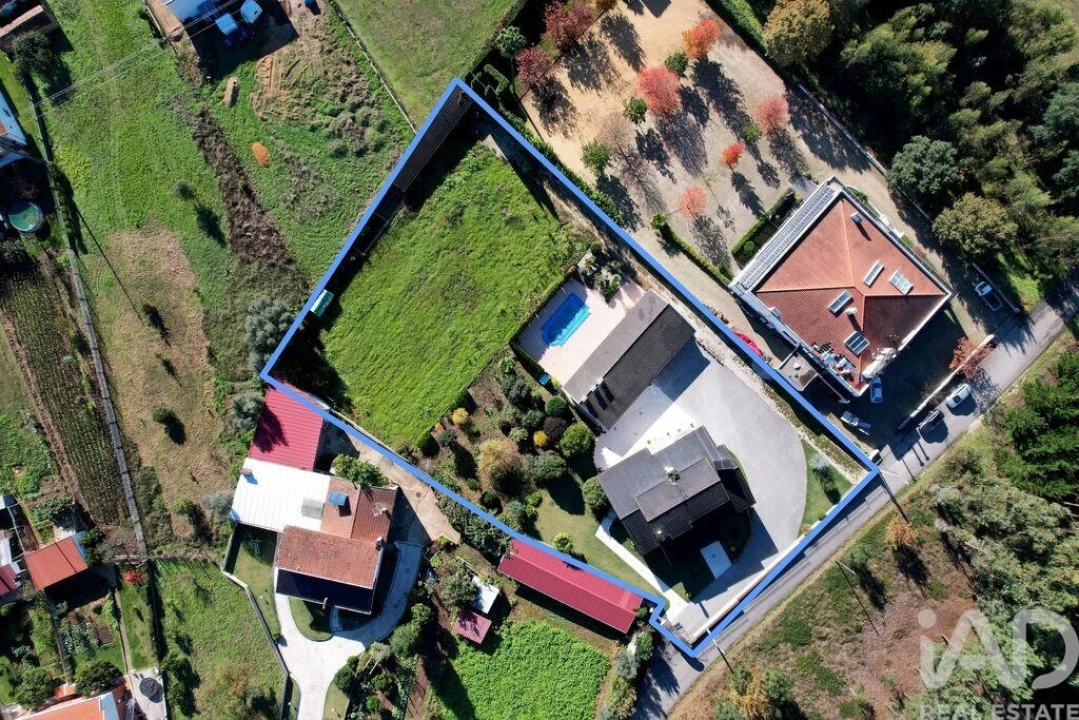 Moradia T4 para Venda em Aguada de Cima Foto 2