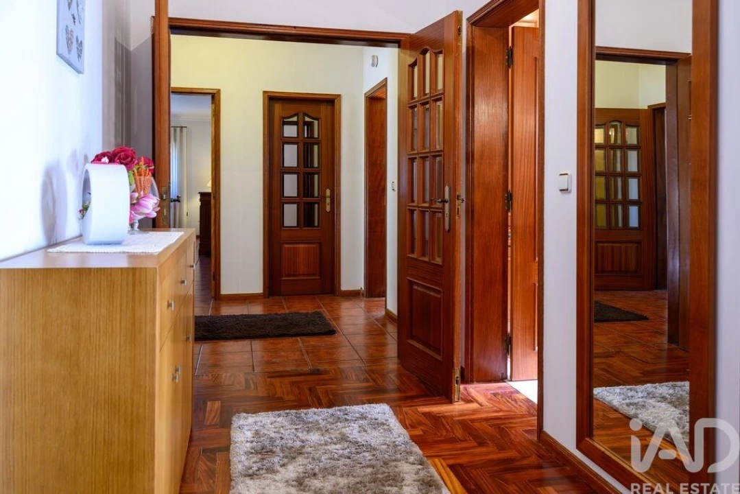 Moradia T4 para Venda em Aguada de Cima Foto 19