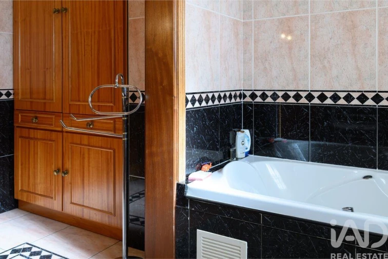 Moradia T4 para Venda em Aguada de Cima Foto 27