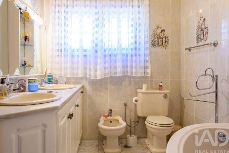 Moradia T4 para Venda em Aguada de Cima Foto 24