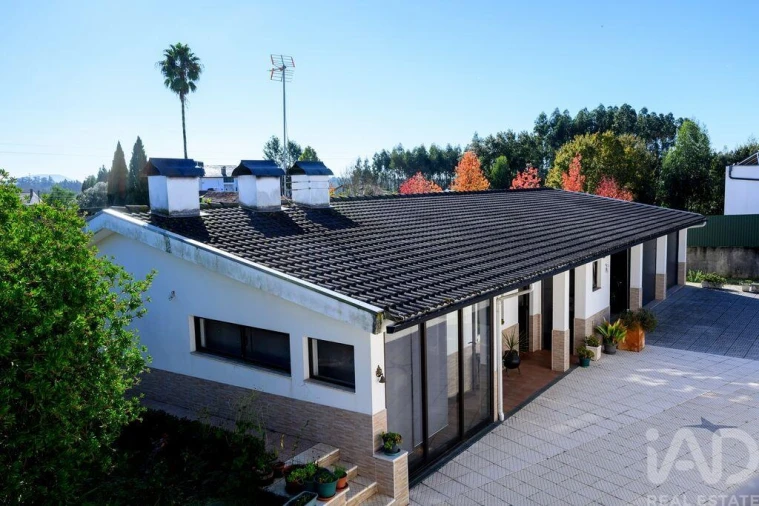 Moradia T4 para Venda em Aguada de Cima Foto 29