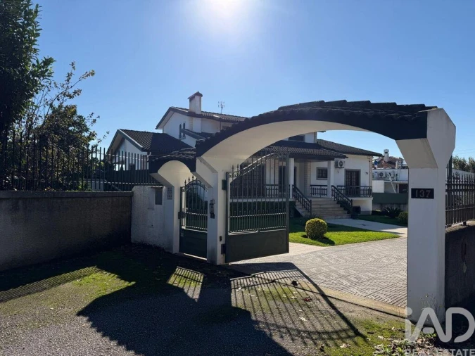 Moradia T4 para Venda em Aguada de Cima Foto 5