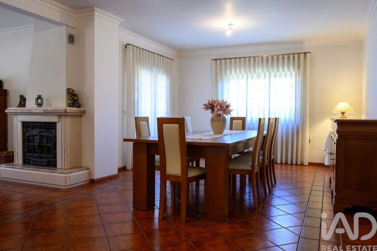 Moradia T4 para Venda em Aguada de Cima Foto 11