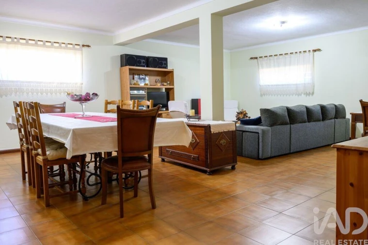 Moradia T4 para Venda em Aguada de Cima Foto 6