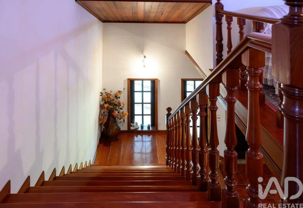 Moradia T4 para Venda em Aguada de Cima Foto 8