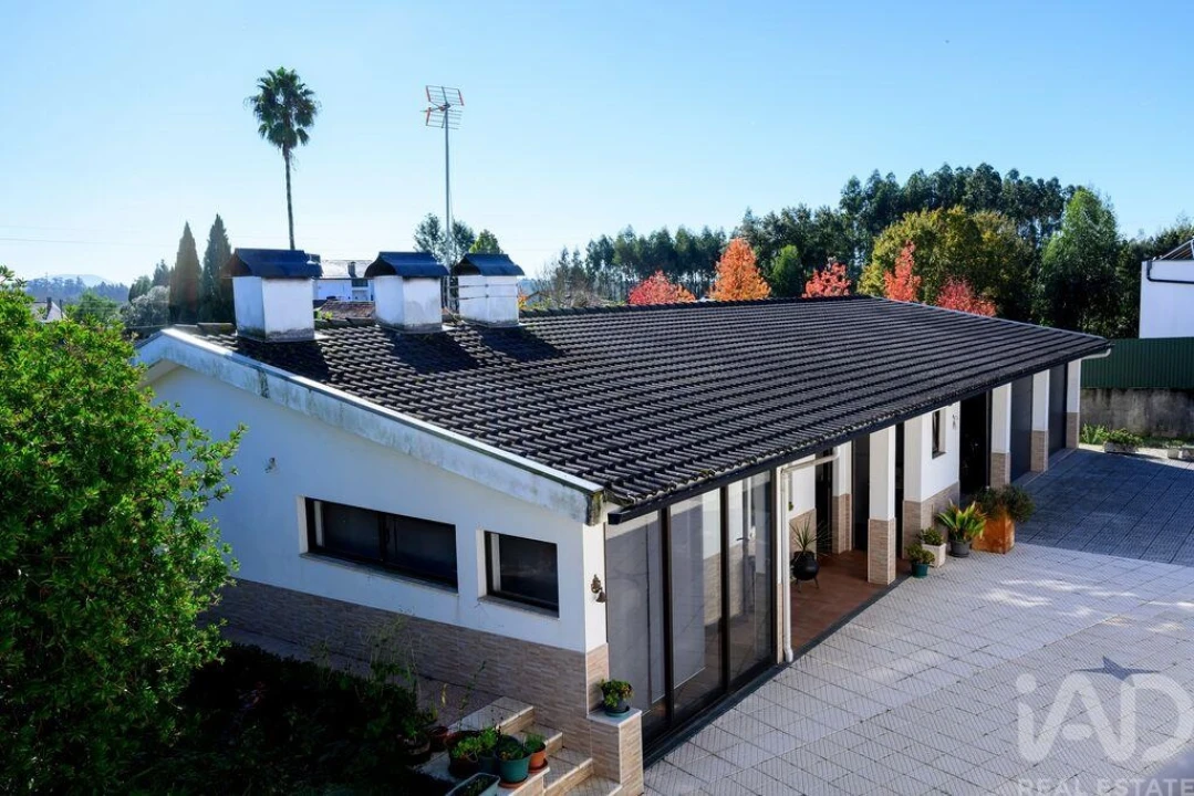 Moradia T4 para Venda em Aguada de Cima Foto 29