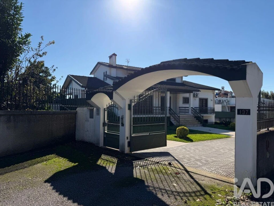 Moradia T4 para Venda em Aguada de Cima Foto 5