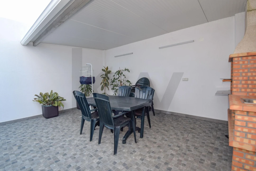 Moradia T4 para Venda em Carnaxide e Queijas Foto 37