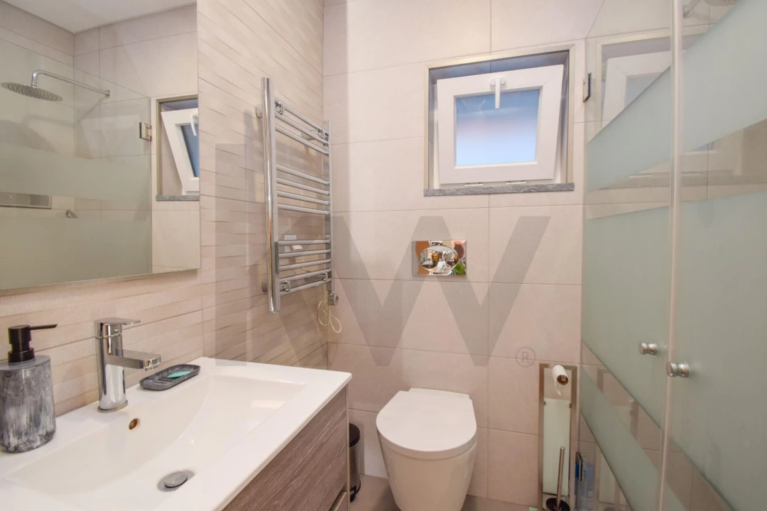 Moradia T4 para Venda em Carnaxide e Queijas Foto 7