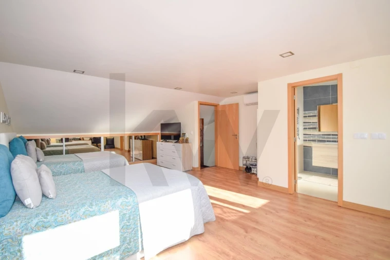 Moradia T4 para Venda em Carnaxide e Queijas Foto 28