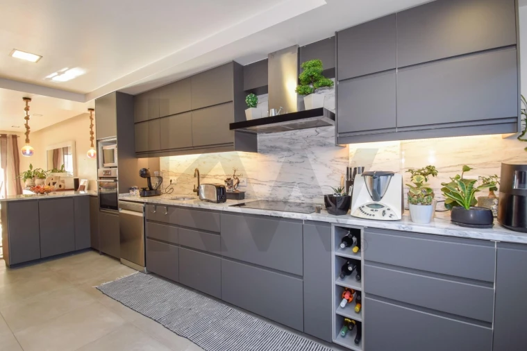 Moradia T4 para Venda em Carnaxide e Queijas Foto 3