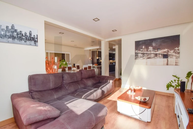 Moradia T4 para Venda em Carnaxide e Queijas Foto 15