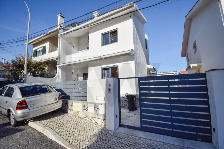 Moradia T4 para Venda em Carnaxide e Queijas Foto 1