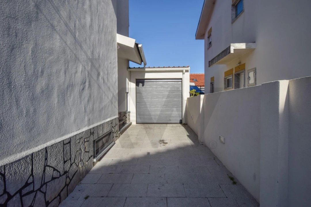 Moradia T4 para Venda em Carnaxide e Queijas Foto 39