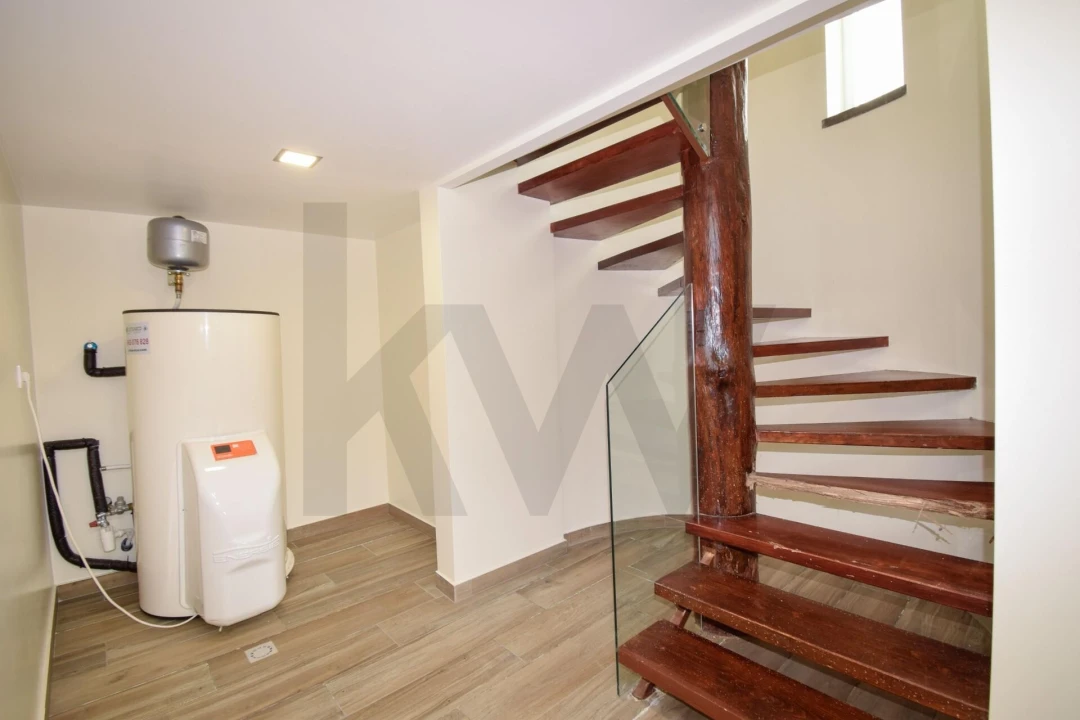 Moradia T4 para Venda em Carnaxide e Queijas Foto 32