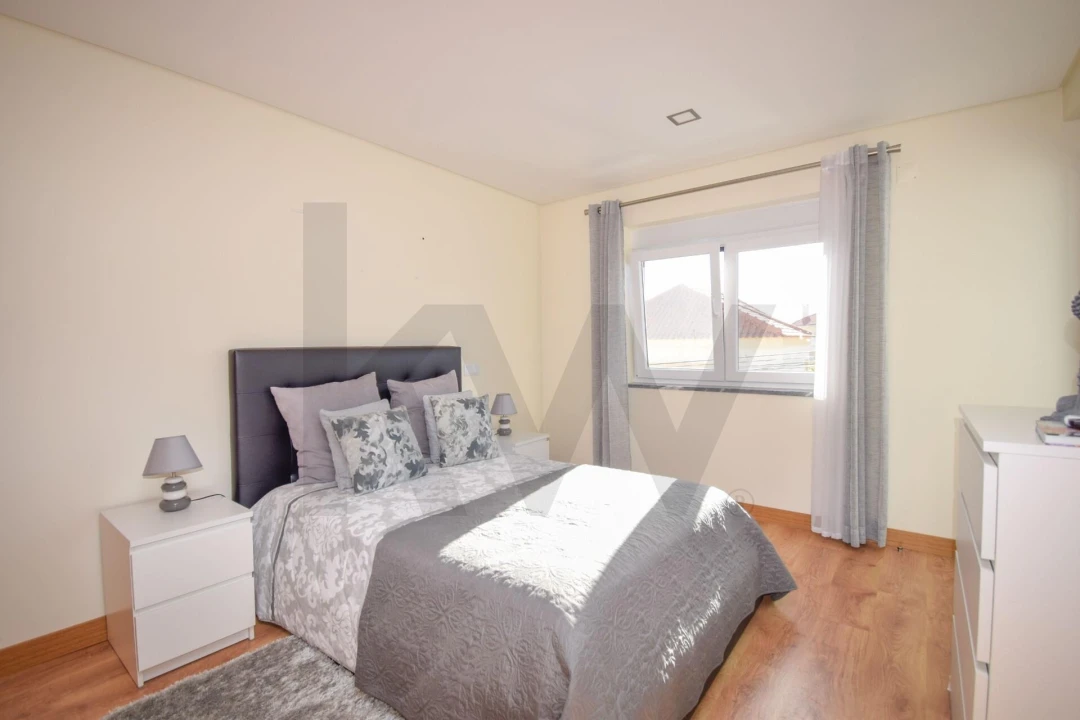 Moradia T4 para Venda em Carnaxide e Queijas Foto 24