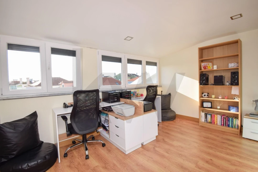 Moradia T4 para Venda em Carnaxide e Queijas Foto 31