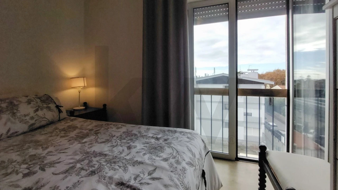 Apartamento T1 para Arrendamento em Carcavelos e Parede Foto 14