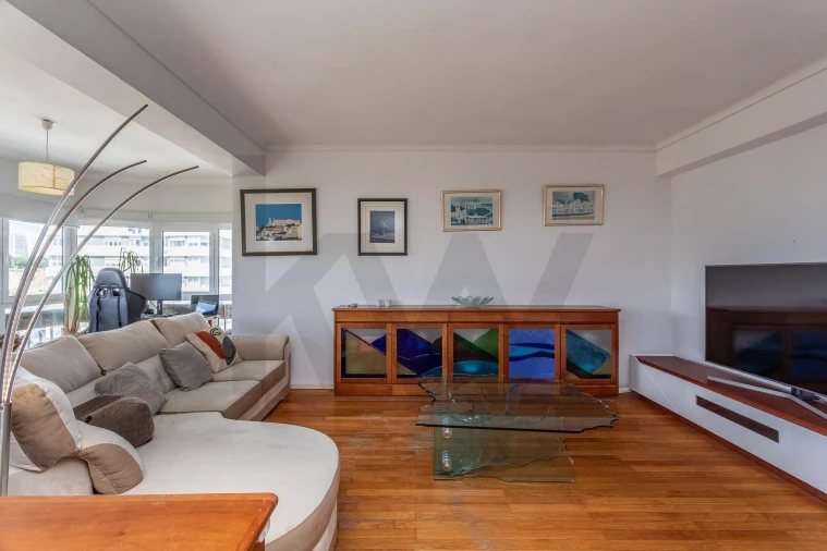 Apartamento T5 para Venda em Algés, Linda-A-Velha e Cruz Quebrada-Dafundo Foto 8