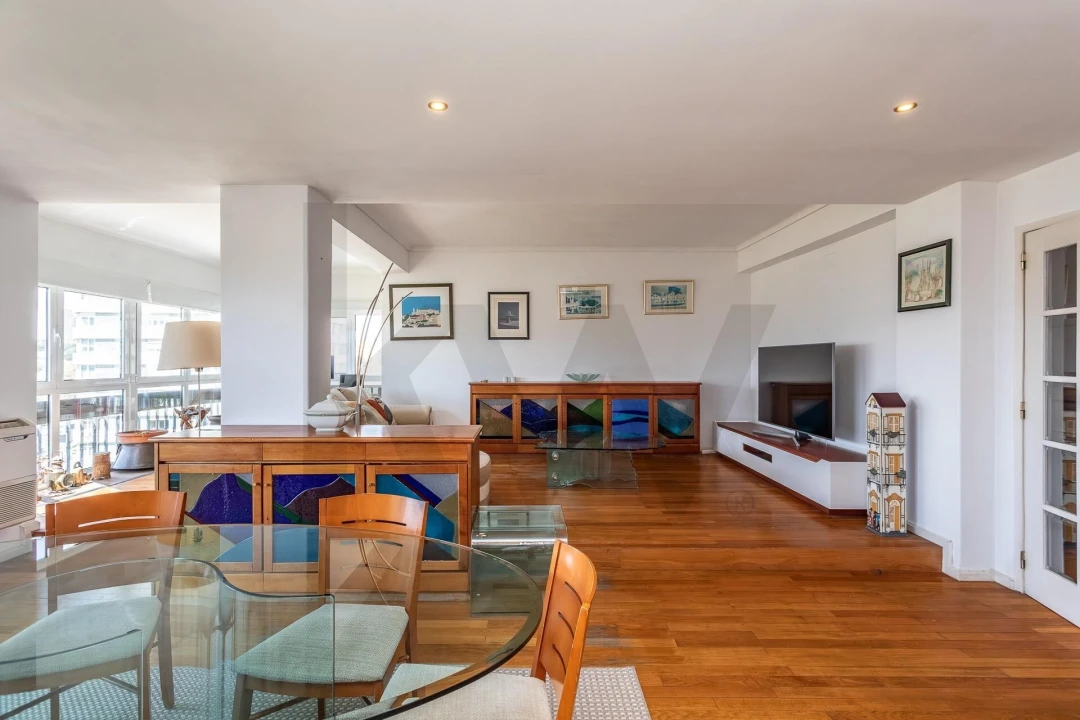 Apartamento T5 para Venda em Algés, Linda-A-Velha e Cruz Quebrada-Dafundo Foto 1