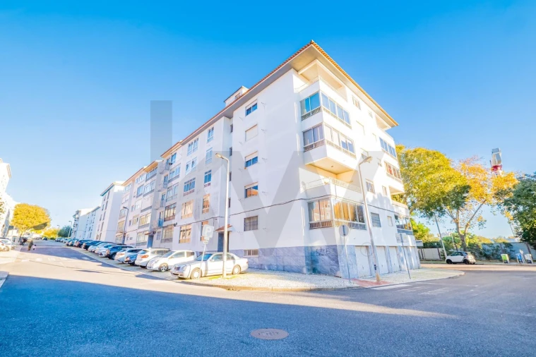 Apartamento T1 para Venda em São Domingos de Rana Foto 32