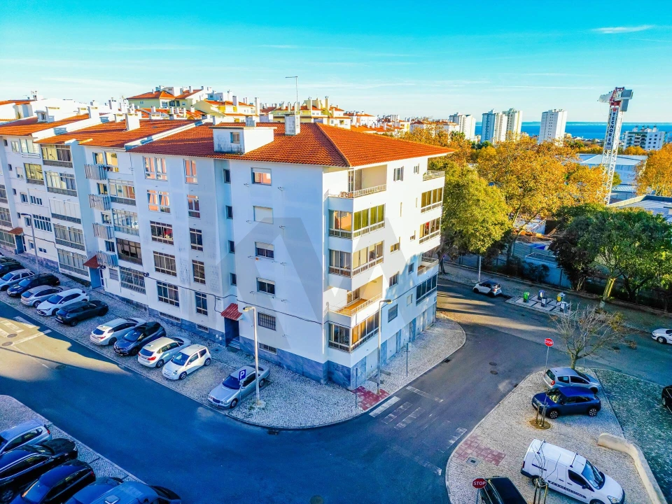 Apartamento T1 para Venda em São Domingos de Rana Foto 2