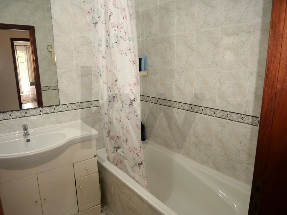 Apartamento T1 para Venda em Guia Foto 10