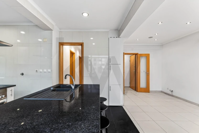 Apartamento T2 para Arrendamento em São Domingos de Benfica Foto 18