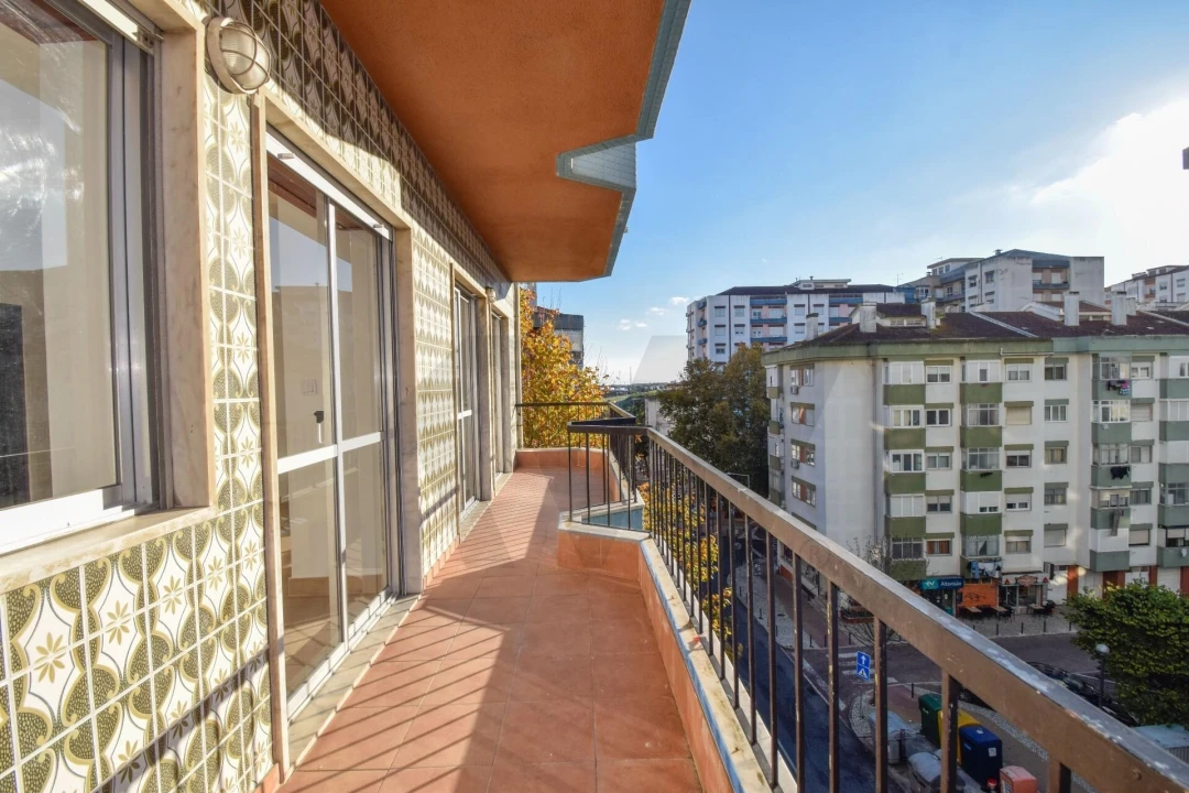 Apartamento T3 para Arrendamento em Massamá e Monte Abraão Foto 6