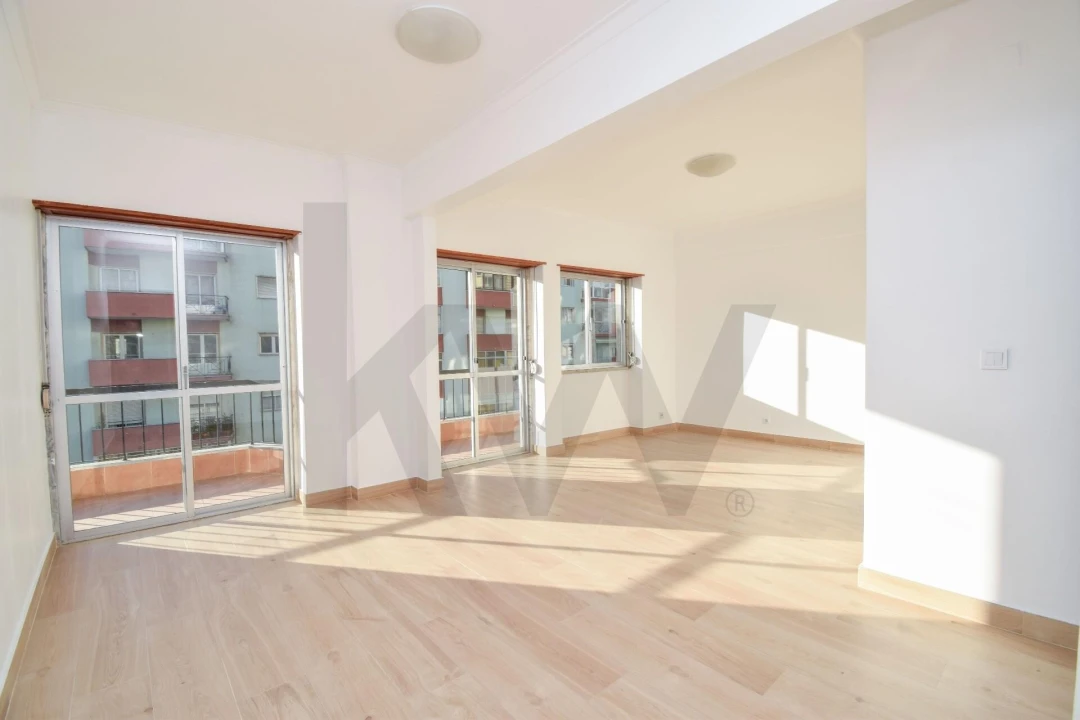 Apartamento T3 para Arrendamento em Massamá e Monte Abraão Foto 1