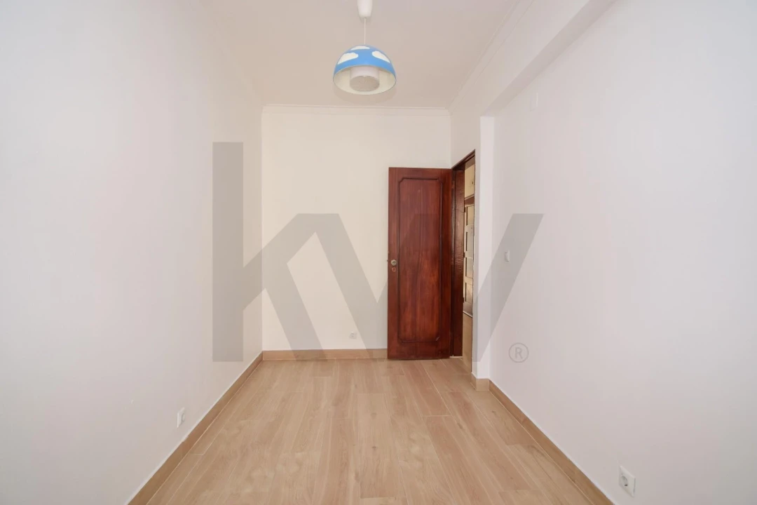 Apartamento T3 para Arrendamento em Massamá e Monte Abraão Foto 15