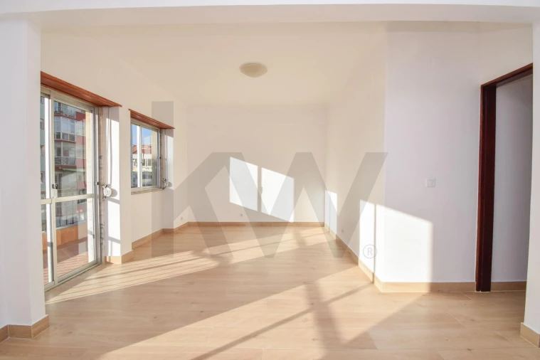 Apartamento T3 para Arrendamento em Massamá e Monte Abraão Foto 2