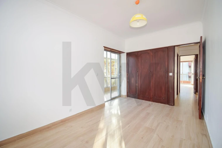 Apartamento T3 para Arrendamento em Massamá e Monte Abraão Foto 12