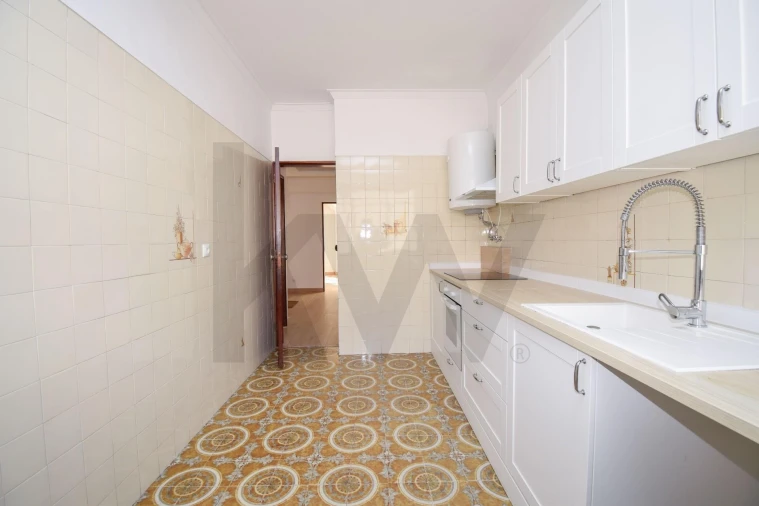 Apartamento T3 para Arrendamento em Massamá e Monte Abraão Foto 18