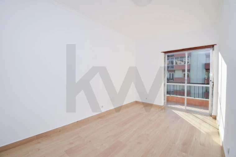 Apartamento T3 para Arrendamento em Massamá e Monte Abraão Foto 8