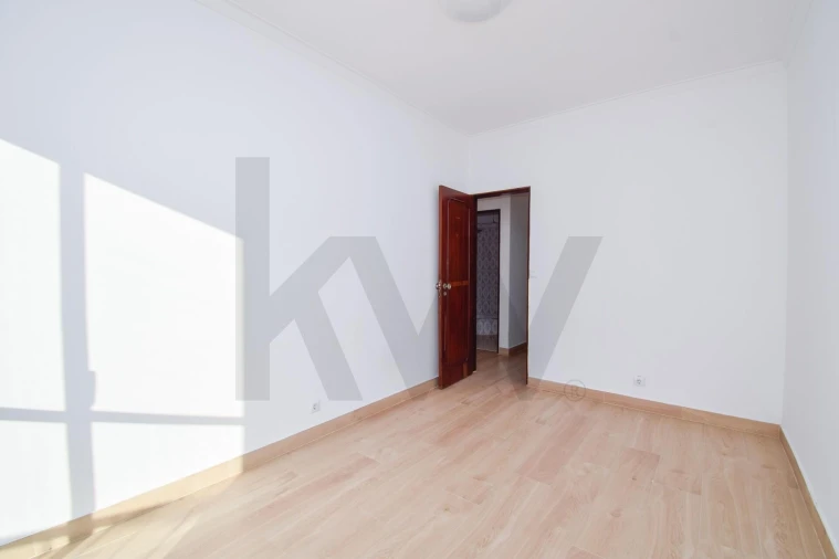 Apartamento T3 para Arrendamento em Massamá e Monte Abraão Foto 9