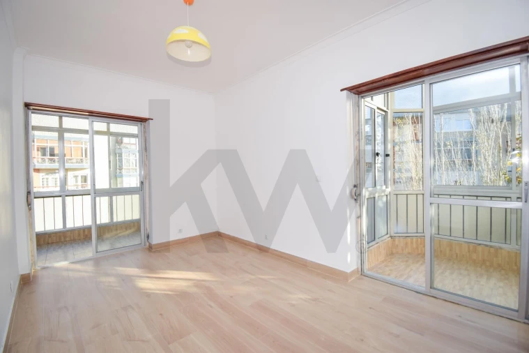 Apartamento T3 para Arrendamento em Massamá e Monte Abraão Foto 11