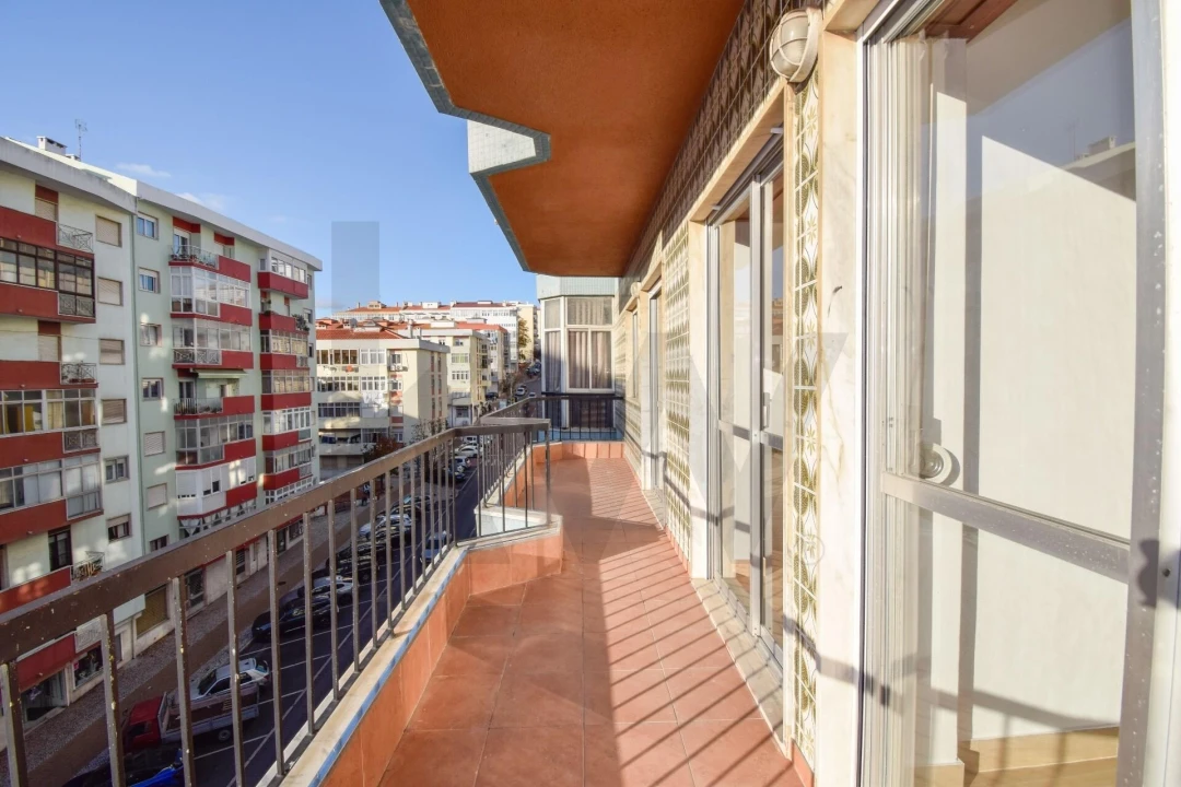 Apartamento T3 para Arrendamento em Massamá e Monte Abraão Foto 5