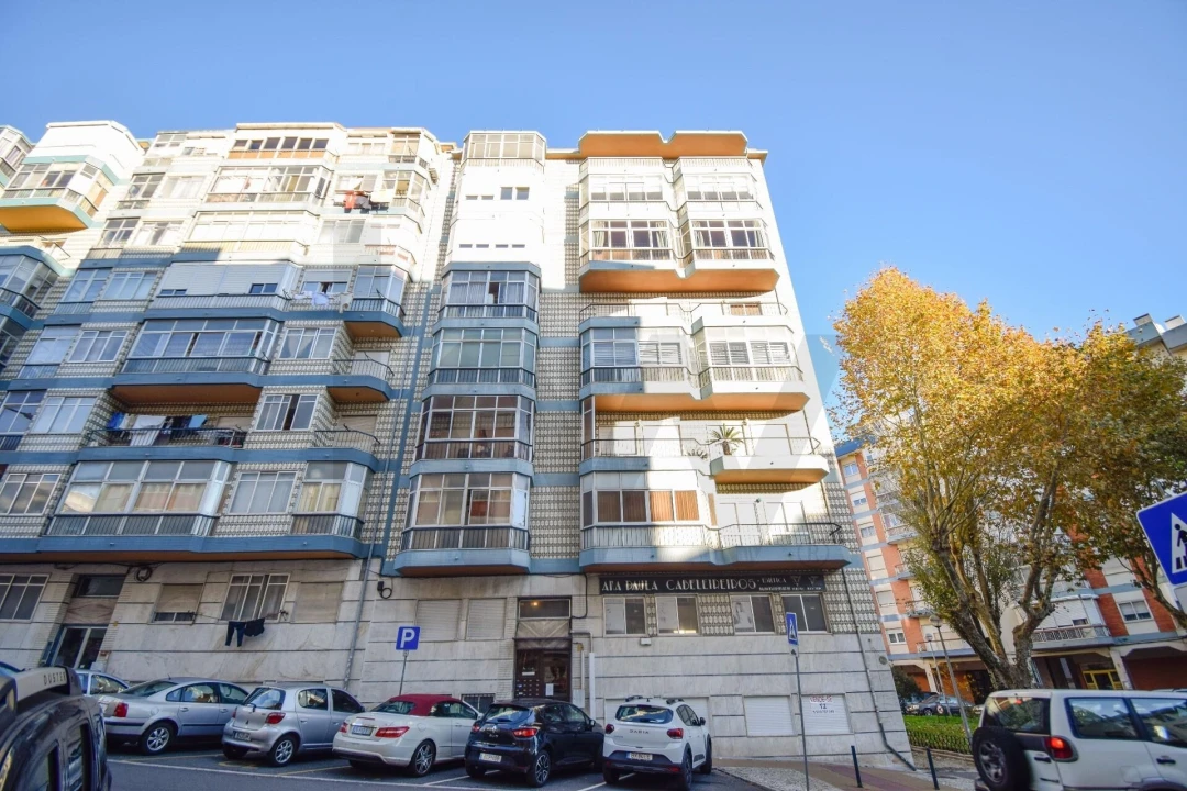 Apartamento T3 para Arrendamento em Massamá e Monte Abraão Foto 21