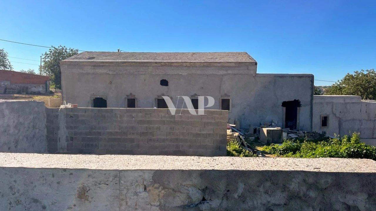 Moradia T9 para Venda em Santa Barbara de Nexe Foto 10