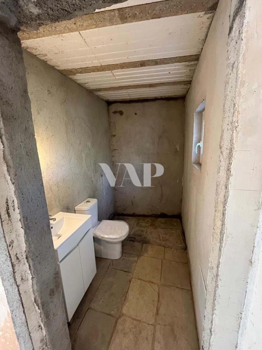 Moradia T9 para Venda em Santa Barbara de Nexe Foto 16