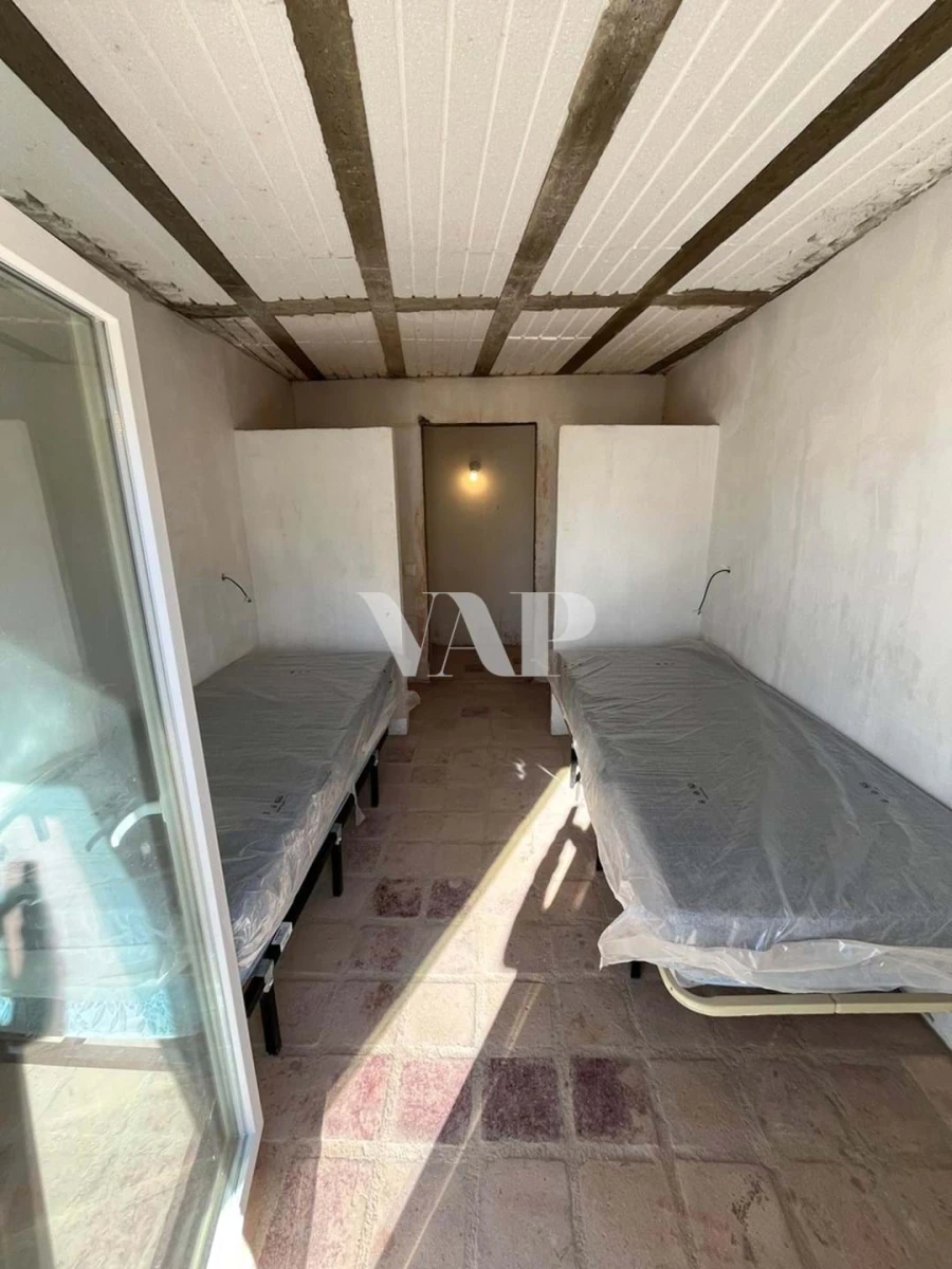 Moradia T9 para Venda em Santa Barbara de Nexe Foto 13