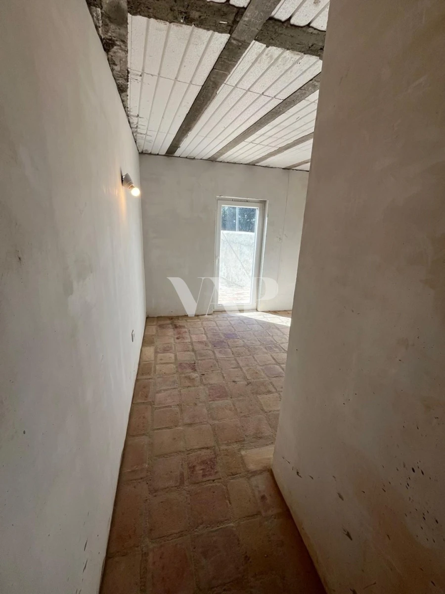 Moradia T9 para Venda em Santa Barbara de Nexe Foto 14