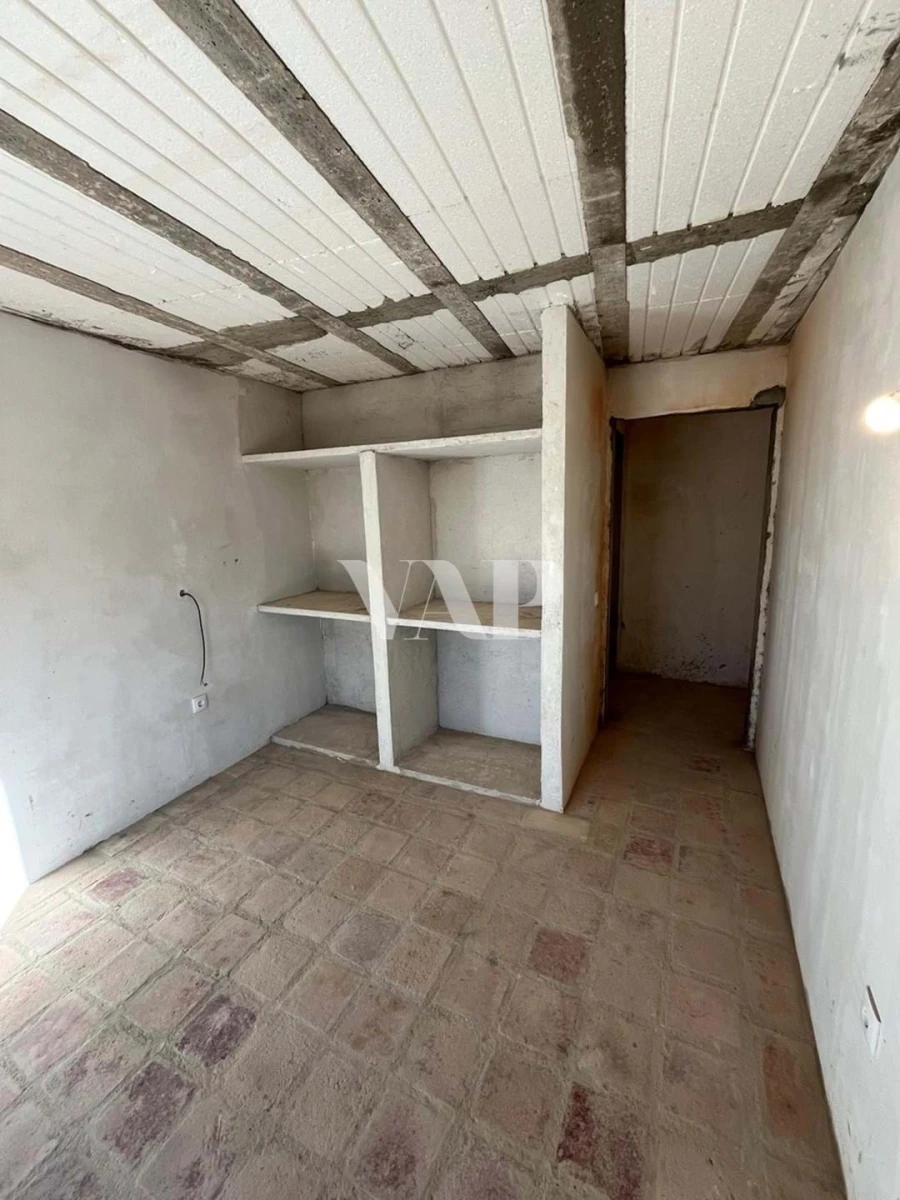 Moradia T9 para Venda em Santa Barbara de Nexe Foto 15