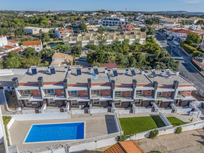 Moradia T3 para Venda em Albufeira e Olhos de Água Foto 1
