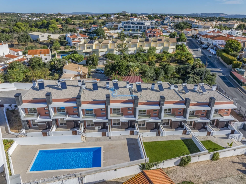 Moradia T3 para Venda em Albufeira e Olhos de Água Foto 1