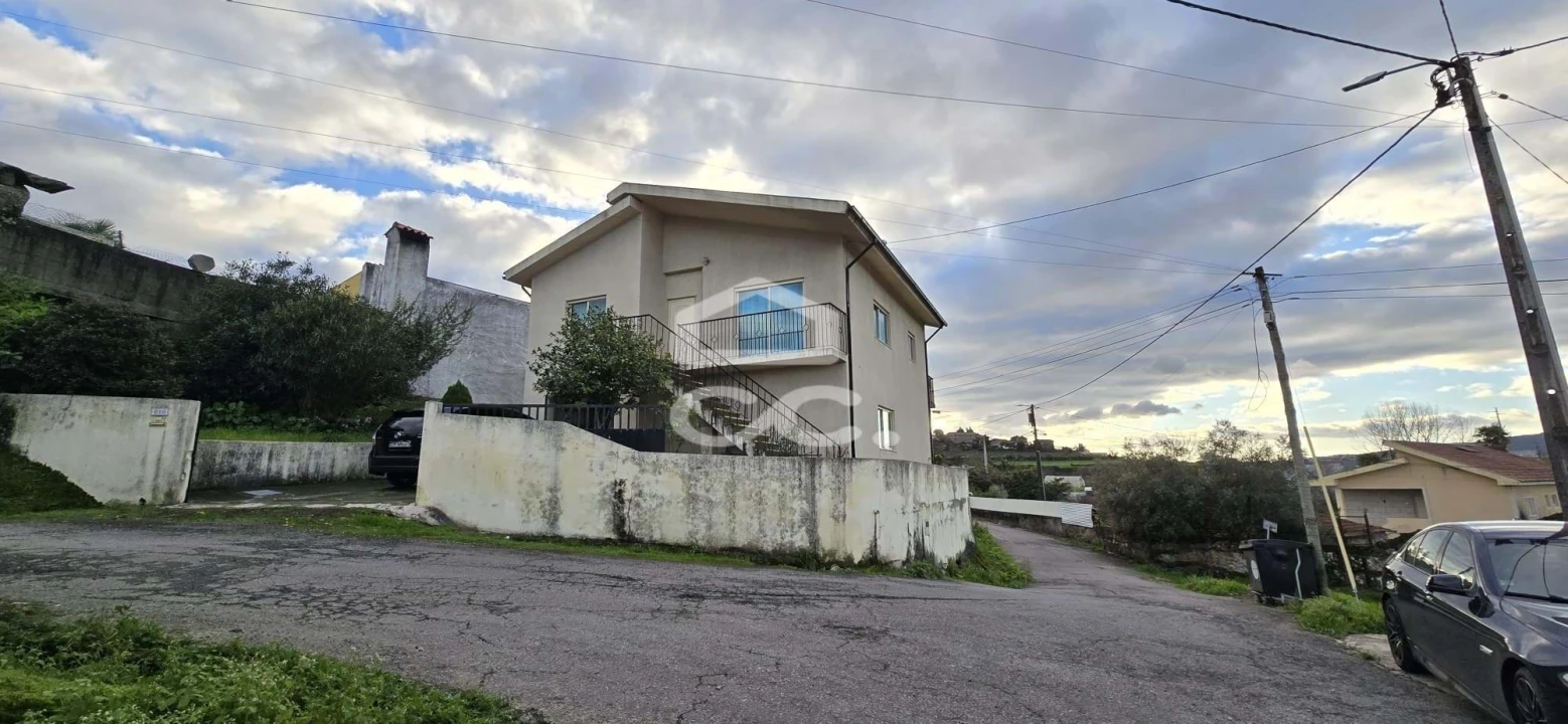 Moradia T3 para Venda em Selho (São Jorge) Foto 2