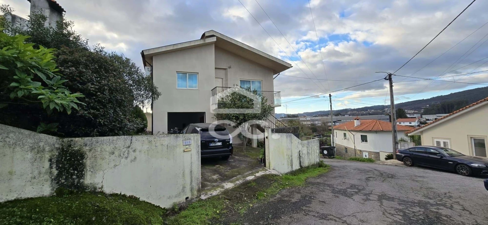 Moradia T3 para Venda em Selho (São Jorge) Foto 1