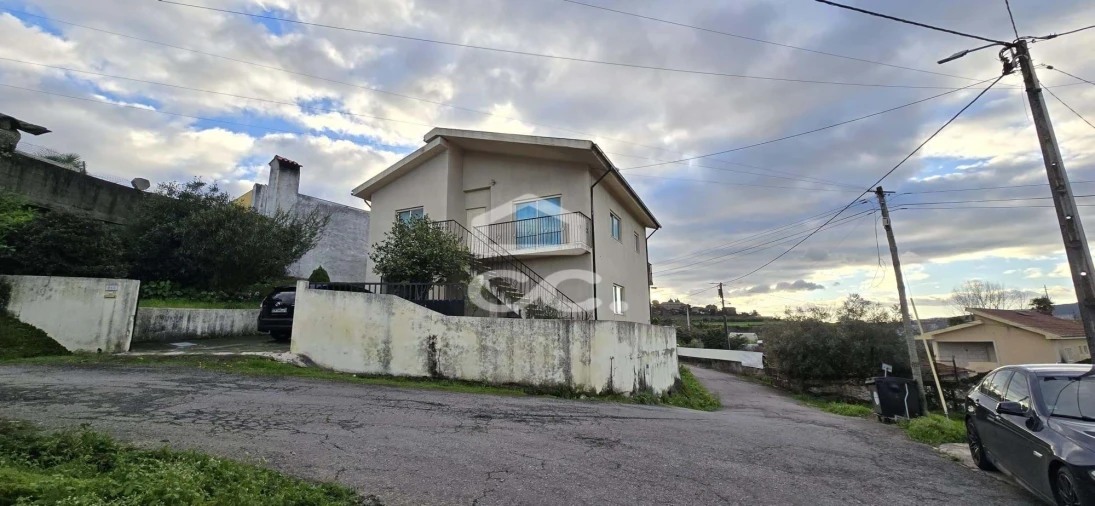 Moradia T3 para Venda em Selho (São Jorge) Foto 2